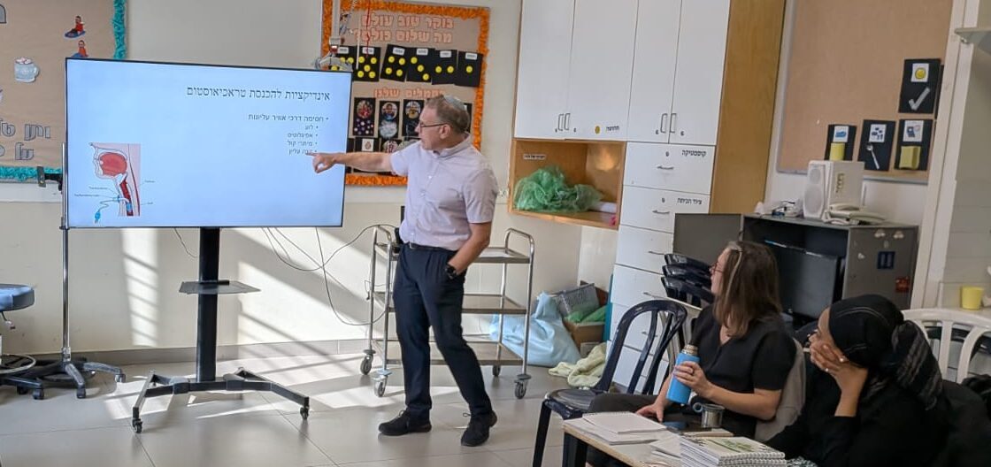 Zweitägige Fortbildung stärkt die Expertise im Beatmungszentrum von ADI Jerusalem 2 Zweitägige Fortbildung stärkt die Expertise im Beatmungszentrum von ADI Jerusalem